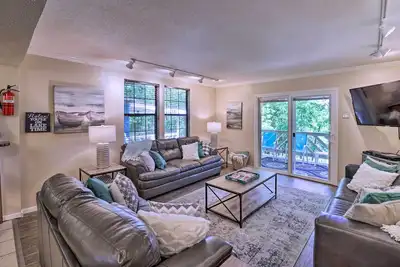 Image de 13 Mi to Hot Springs: Serene Royal Home w/ Deck!