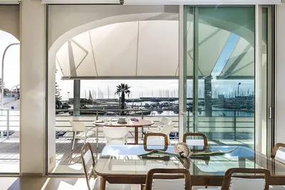 Image de Appartement design avec vue sur la mer