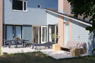 Gerenoveerd gezinsvakantiehuis voor 6 personen met sauna, nabij het strand
