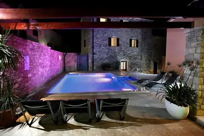 Image de Prix ​​spécial: villa en pierre avec piscine privée, calme