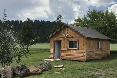 Image de A Ranch Cabin. “ The Deer Cabin”