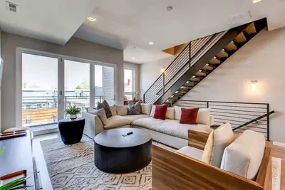 Image de ​​Roof Deck | Walk to Parks and St. Joseph’s | 30+