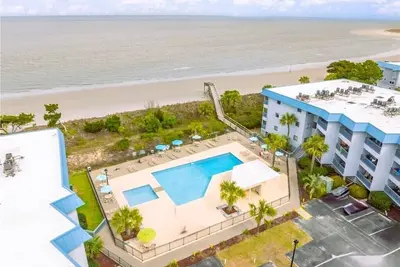 Image de 1 bedroom 1 bath Beachfront Condo 311a