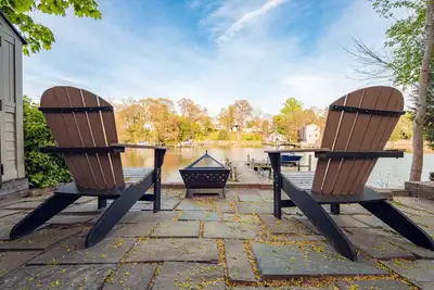 Image de Truly Waterfront Cottage