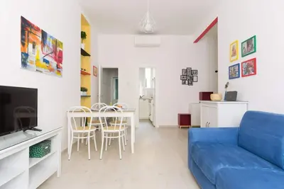 Delightful one bedroom apartment just renovated in the heart of the historic cen