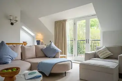Image de Sandsend - York Cottage - a family break that sleeps 6 guests in 3 bedrooms