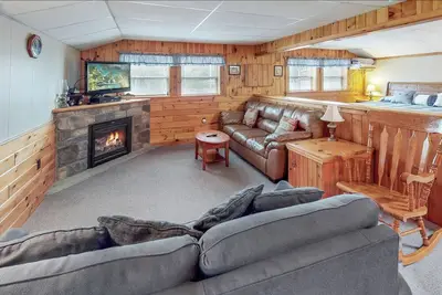 Image de Rough Cut Lodge - Suite 1 with balcony and hot tub