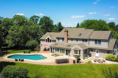 Image de Over 10 Acres In Bucolic Bucks County w/Pool!