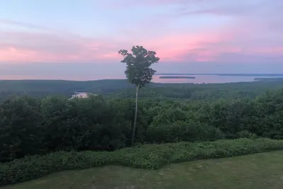 Image de Rural Onota Hill home with amazing view of Lake Superior!