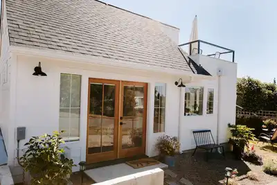Image de The Seattle House - Guest House with a View in West Seattle.