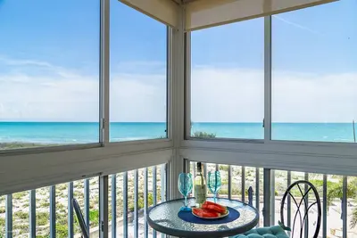 Image de Million Dollar Views! Venice Island | Gulf Views | Steps to Beach | Heated Pool, End Unit