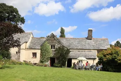 Image de Grade 1 listed Medieval Hall House near the Devon and Cornwall border