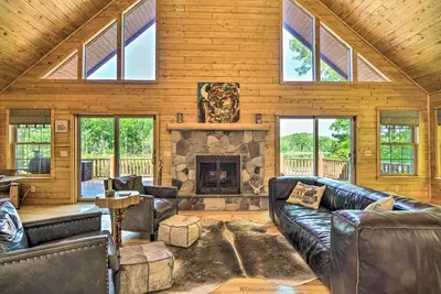 Image de Cabin on Lake w\/ 63 Acres & Trails + Guest House!