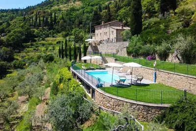Image de Villa Pietrenta- beautiful rural farmhouse surrounded by lush vegetation