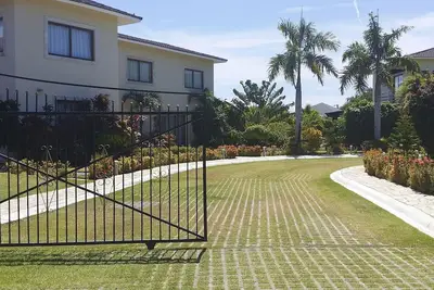 Image de 4bd beach villa in gated and secured residence