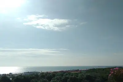Image de Seaview 2 bedroom flat free parking on site - Beachfront house