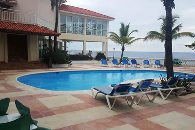 Image de 1bd groundfloor condo in beachfront resort, near shops, perfect for couples