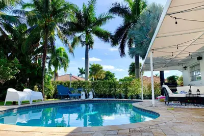 Image de Private pool house 1 mile from Beach