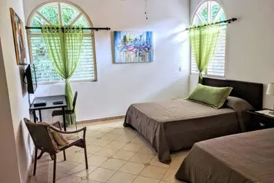 Image de Comfortable, spacious room 2queen beds/private bath