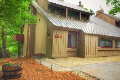 Image de Large Townhouse in the Village of Loon