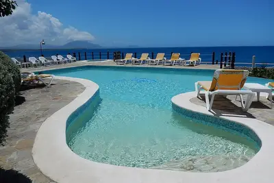 Image de 1bd groundfloor condo in central beachfront residence, balcony with sea views