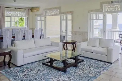 Image de Top-floor penthouse on sandy beach near everything, great sea views!
