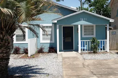 Image de 2/2 Private Cottage Walk to Gulf Ages 25+ Sleeps 8 Sm Pet w apprvl/fee