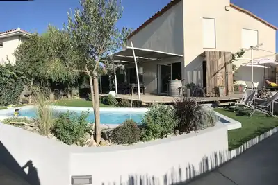 Image de Villa 800m de la plage avec piscine, jardin, et grandes terrasses ombragées