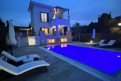 Image de Beach Villa Private Pool A/C Wifi Tennis Court Sea Views Near Latchi