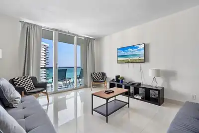Image de Ocean View 2  Bedroom Luxury Suite at The Tides Hollywood