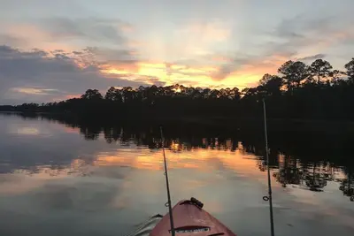 Image de Waterfront Home W/ Boat Dock, Kayaks, Fishing poles and More! !