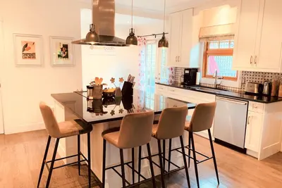 Beautiful Kitsilano 3 Bedroom, 2. 5 Bathroom Near the Ocean