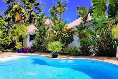 Image de villa originale proche de la mer