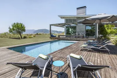 Image de Amazing Lisbon Coast Villa | 3 Bedrooms | Villa Artemisia | Walking Distance to Beach & Private Pool | Troia