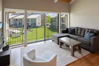 Image de Modern Darling Downtown Condo | Pool, Tennis