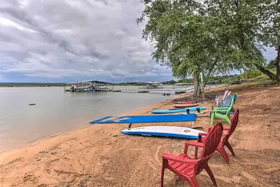 Image de Lakefront Home w/ Private Beach Access!