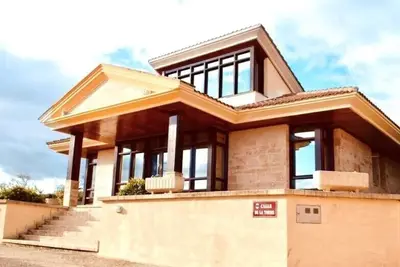 Image de Individual chalet with winery among vineyards
