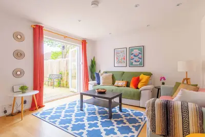 Image de Bright & Spacious 3-Bedroom House with Terrace