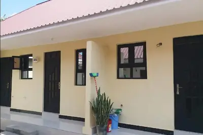 Image de house, family stay, Masai guard, kitchen utensils, private washrooms