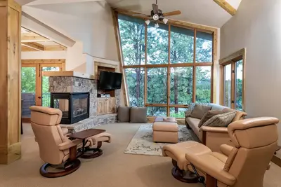 Image de Condo w/stone fireplace, great views, A/C  - Marina Cay Estates Luxury Condo