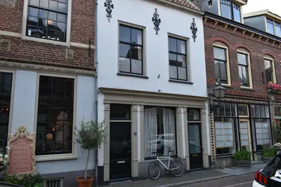 Image de historic home in the middle of beautiful monuments and medieval walls