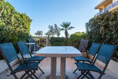 Image de Location Le Lavandou, les pieds dans l'eau, studio cabine 4 couchages.