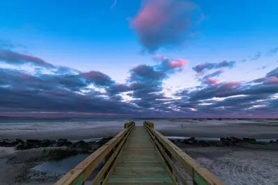 Image de Newly furnished, Community Pool, Steps to Pier!