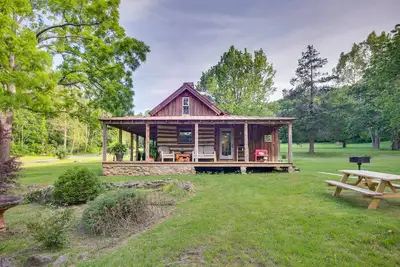 Image de Restored Buchanan Log Cabin on 9-Mile Creek!