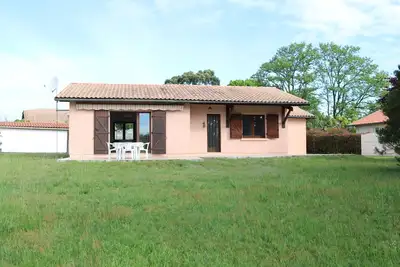 Image de Maison Calme avec Jardin, Proche Lac et Centre, Animaux Bienvenus, Ménage Inclus
