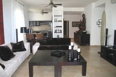 Image de Beachfront, Jacuzzi on terrace, guest-friendly, near all shops\/restaurants\/bars!