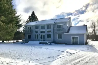 Image de Larks Lake Lodge: Winter Nights Under Northern Stars- Your Basecamp for Ski Slopes