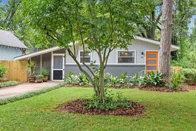 Image de A East Lake/Decatur Mid Century Bungalow