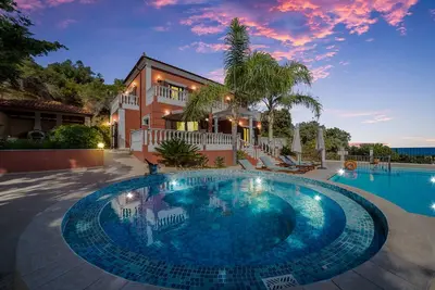 Classic Style Super Lux Villa with pool, jacuzzi. Stunning sea & mountain views