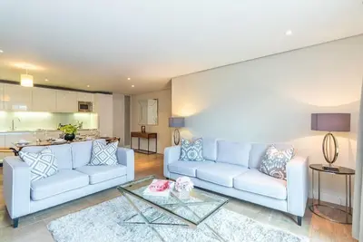 Image de Stylish three-bedroom Paddington apartment with stunning London views